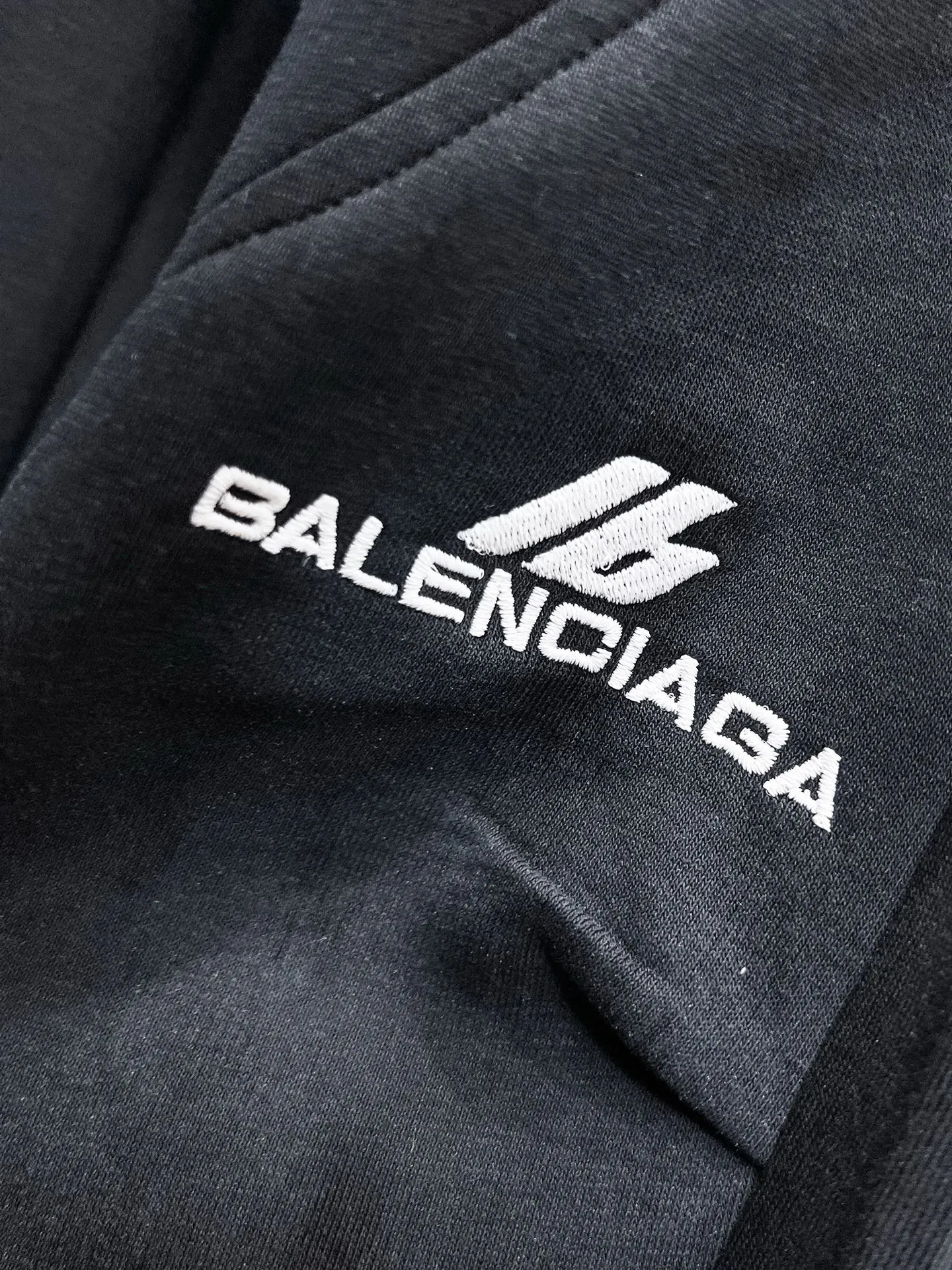 Balenciaga 🆕2026 Autumn and Winter New Arrival Casual Pants! The official website will be released simultaneously. Brand Classic LOGO casual pants, customized fabrics, excellent comfort and strong touch. Highly recognisable, perfect appearance and craftsmanship. Size:M-3XL